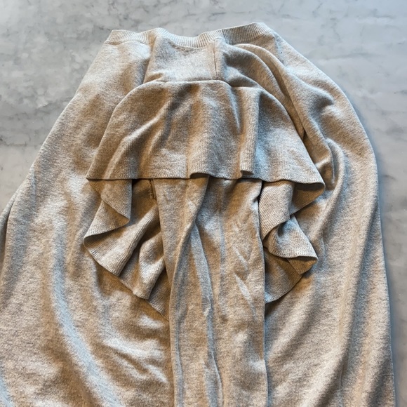 Abercrombie ruffle arm sweater. Small. Light grey - Picture 6 of 6